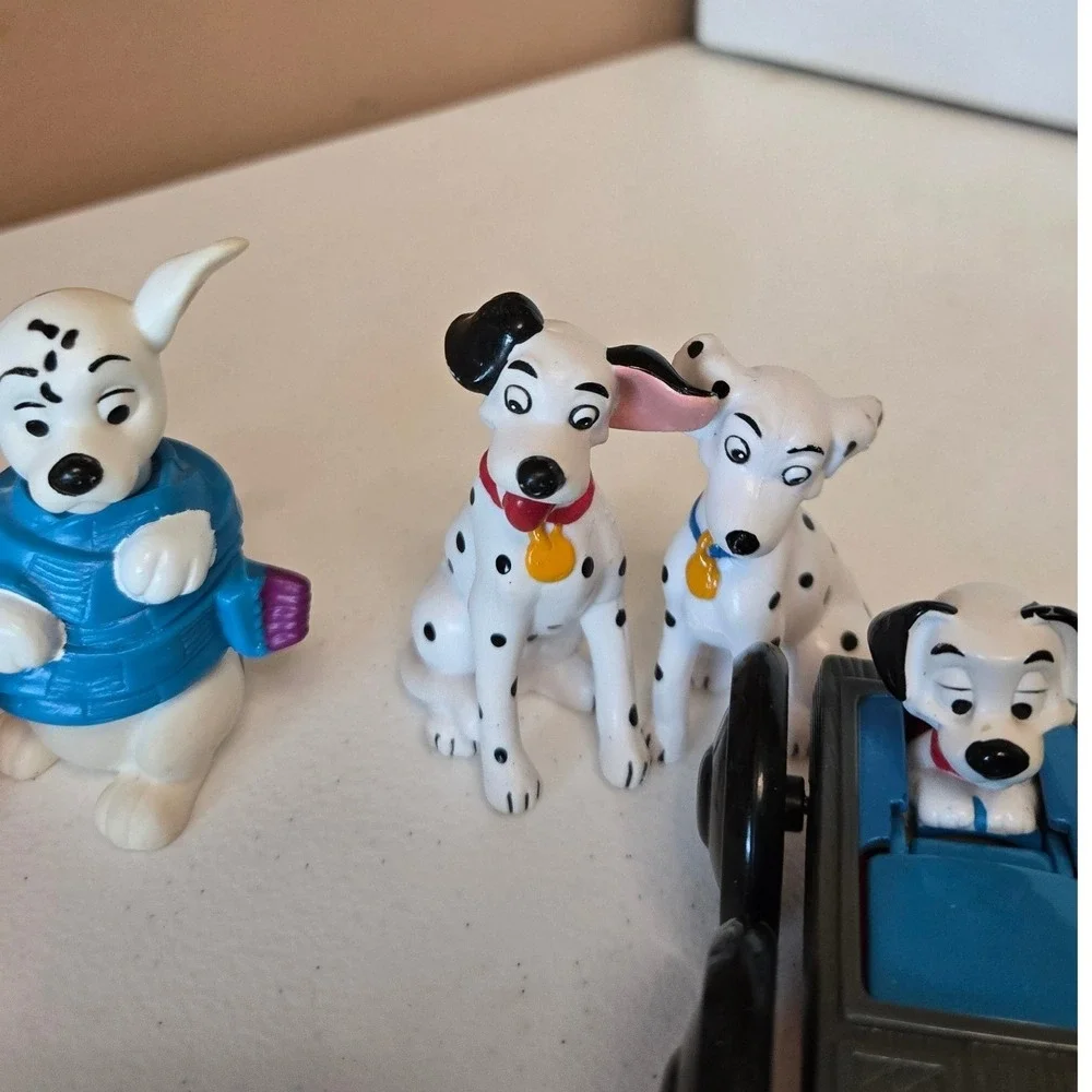 Disney 101 Dalmatians Toy Lot Cruella de Vil Dalmatian figure pull back Vehicles